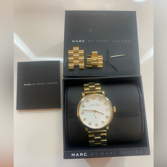 Gently used Marc Jacob’s Watch - Picture 5 of 10